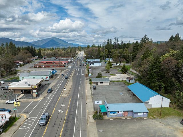 123 N Redwood Highway, Cave Junction, OR 97523