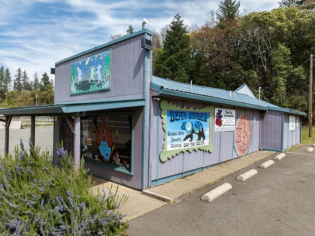 123 N Redwood Highway, Cave Junction, OR 97523