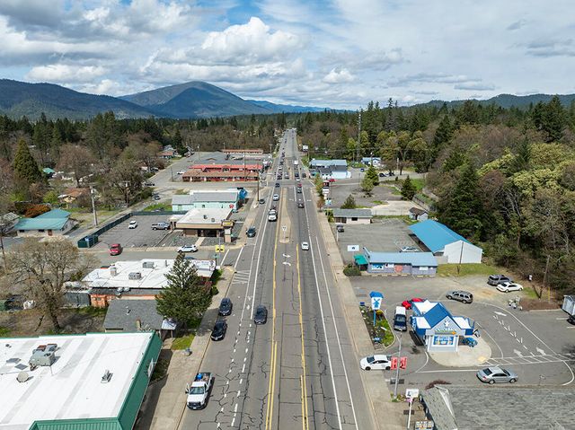 123 N Redwood Highway, Cave Junction, OR 97523
