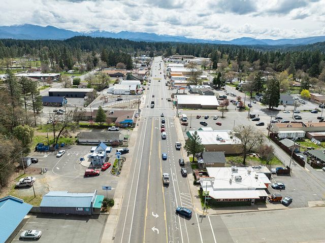 123 N Redwood Highway, Cave Junction, OR 97523