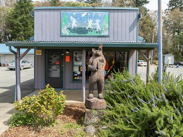 123 N Redwood Highway, Cave Junction, OR 97523