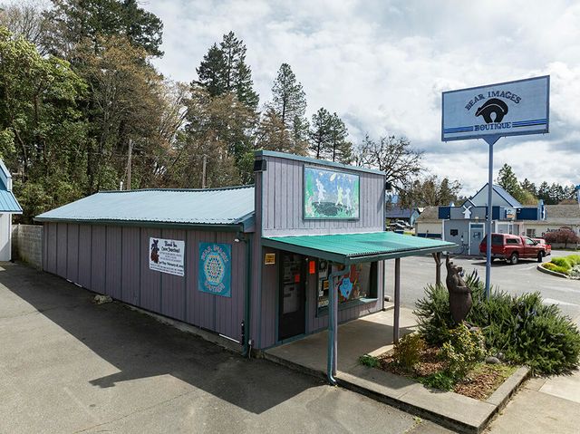 123 N Redwood Highway, Cave Junction, OR 97523