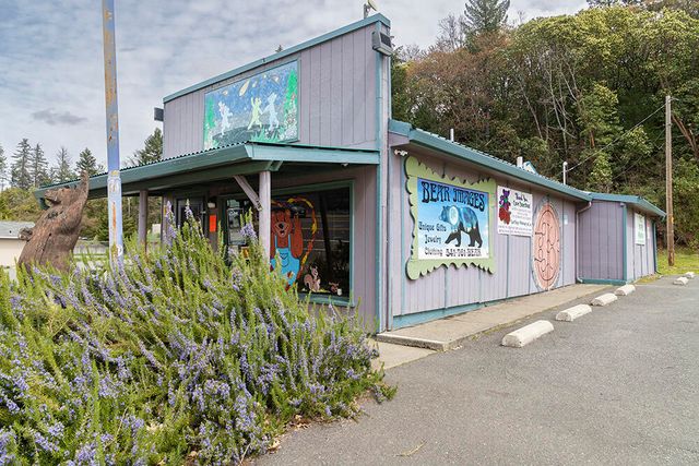 123 N Redwood Highway, Cave Junction, OR 97523