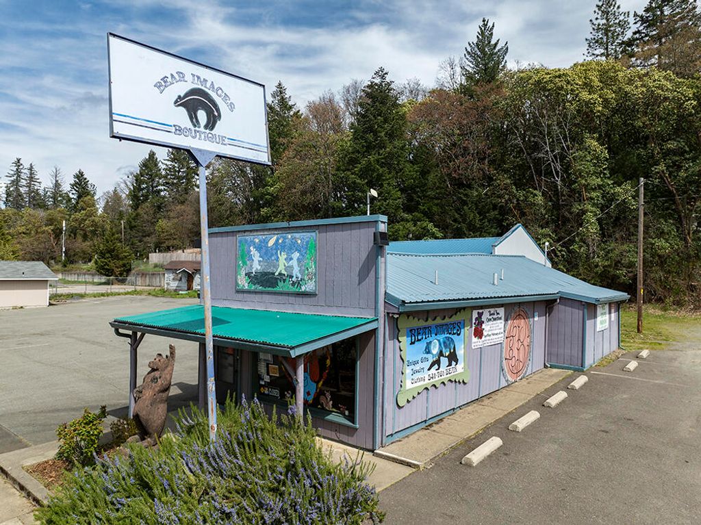 123 N Redwood Highway, Cave Junction, OR 97523