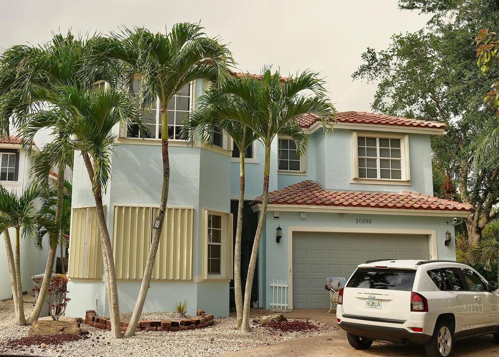 10898 Lake Wynds Court, Boynton Beach, FL 33437