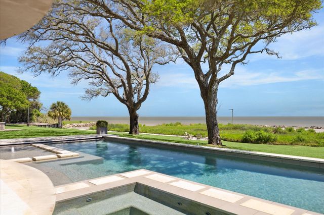 633 Quintana Roo Place, Seabrook, TX 77586