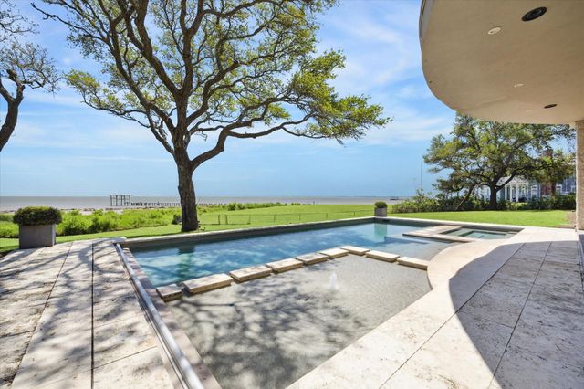 633 Quintana Roo Place, Seabrook, TX 77586