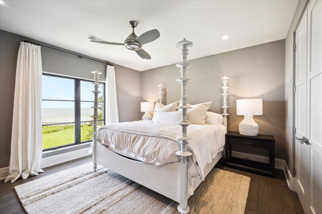 633 Quintana Roo Place, Seabrook, TX 77586