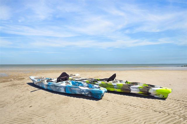 633 Quintana Roo Place, Seabrook, TX 77586