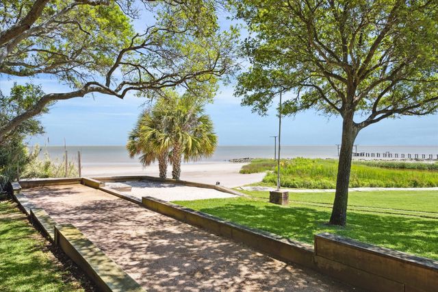 633 Quintana Roo Place, Seabrook, TX 77586