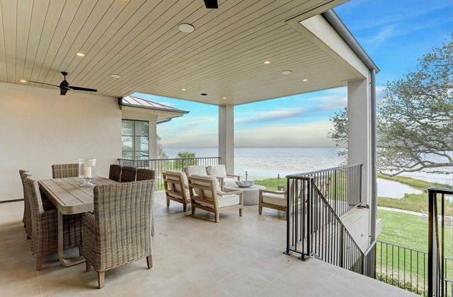 633 Quintana Roo Place, Seabrook, TX 77586