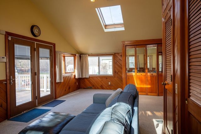 353 Plymouth St, Abington, MA 02351