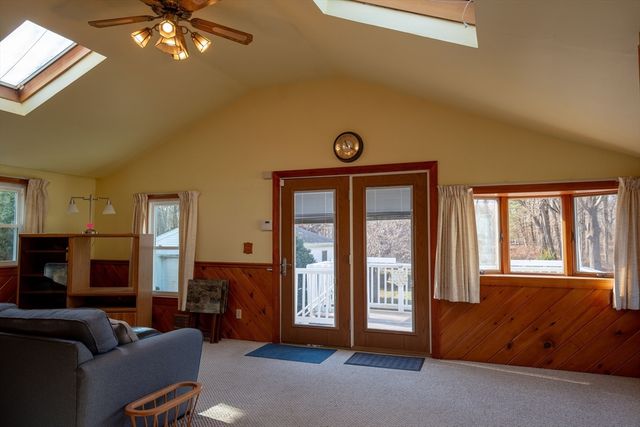 353 Plymouth St, Abington, MA 02351