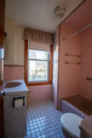 353 Plymouth St, Abington, MA 02351