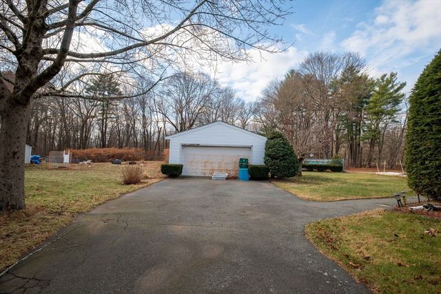 353 Plymouth St, Abington, MA 02351