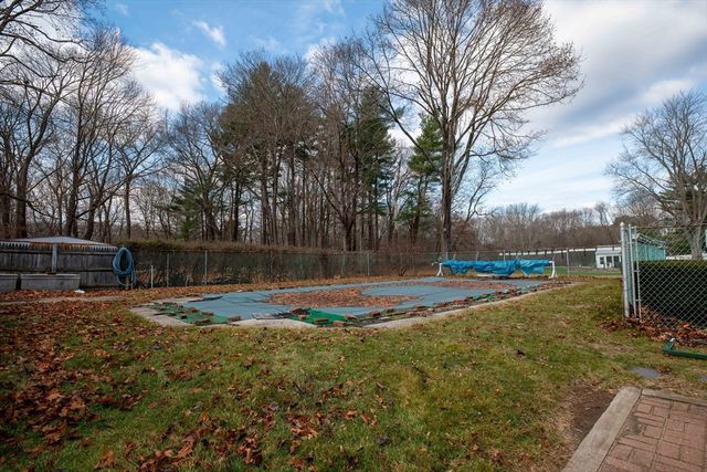 353 Plymouth St, Abington, MA 02351