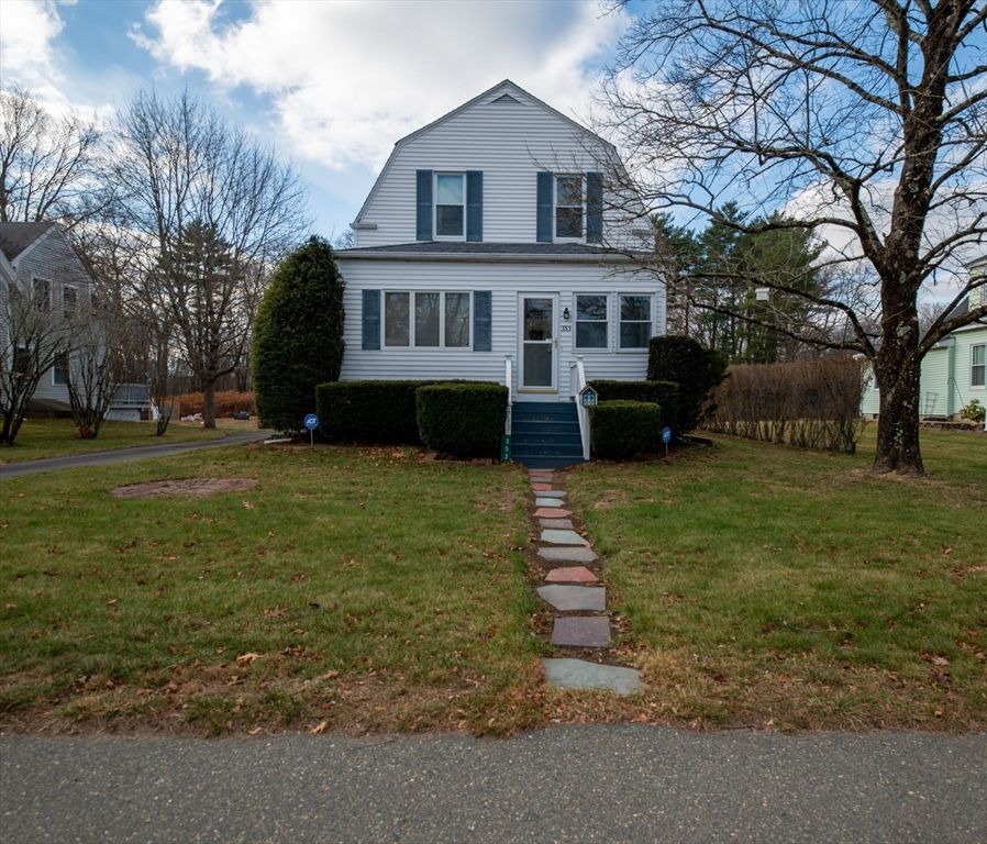 353 Plymouth St, Abington, MA 02351