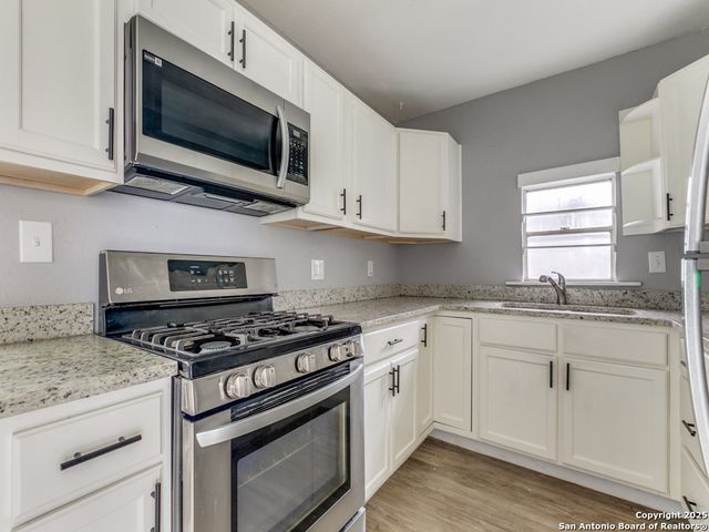 518 W ACADEMY ST, San Antonio, TX 78226