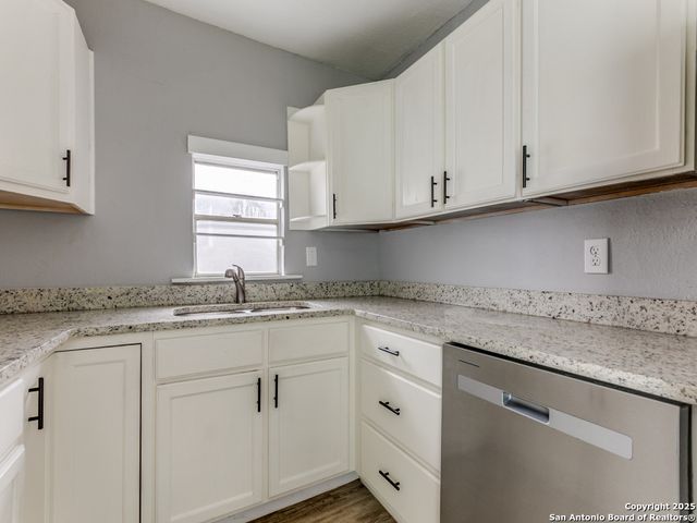 518 W ACADEMY ST, San Antonio, TX 78226
