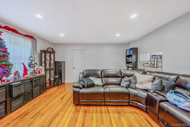 15 Macon Street, Lindenhurst, NY 11757