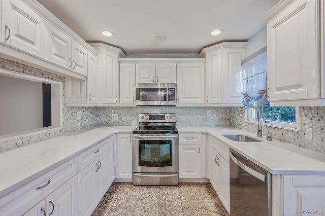 15 Macon Street, Lindenhurst, NY 11757