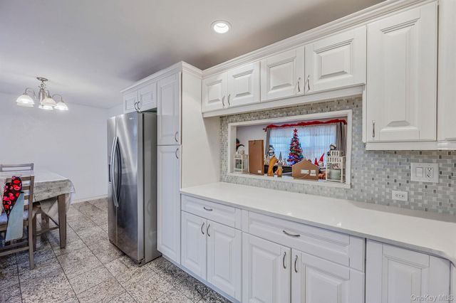 15 Macon Street, Lindenhurst, NY 11757