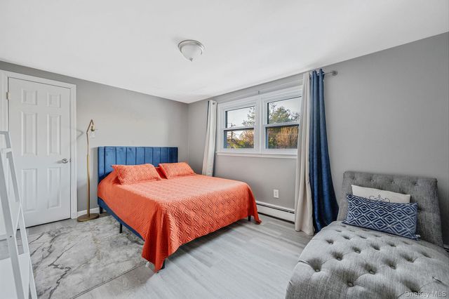 15 Macon Street, Lindenhurst, NY 11757