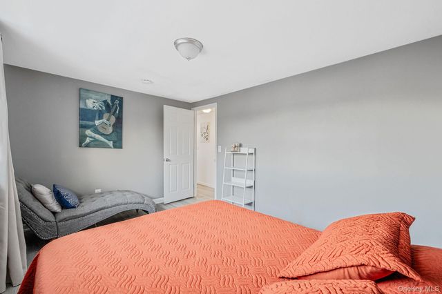 15 Macon Street, Lindenhurst, NY 11757