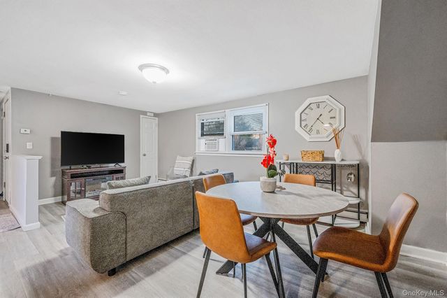 15 Macon Street, Lindenhurst, NY 11757