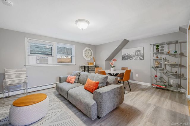 15 Macon Street, Lindenhurst, NY 11757