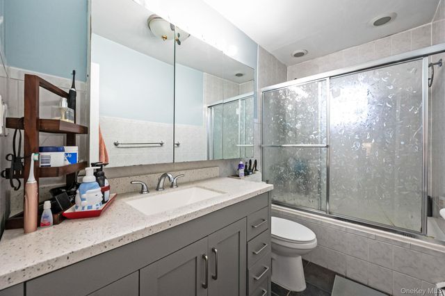 15 Macon Street, Lindenhurst, NY 11757