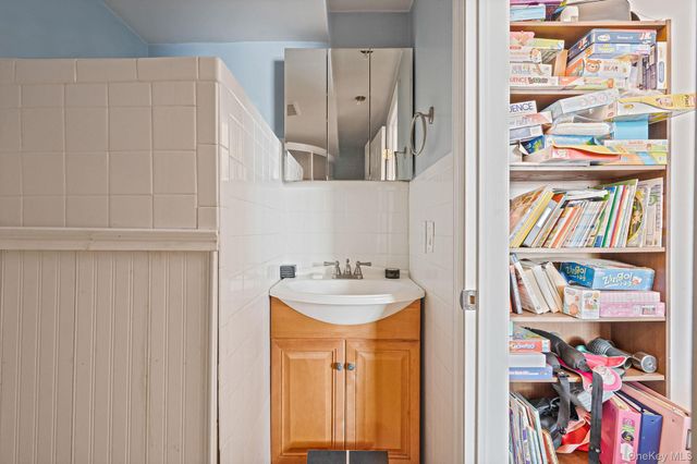 15 Macon Street, Lindenhurst, NY 11757