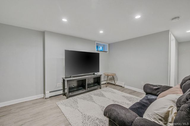 15 Macon Street, Lindenhurst, NY 11757