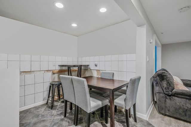 15 Macon Street, Lindenhurst, NY 11757