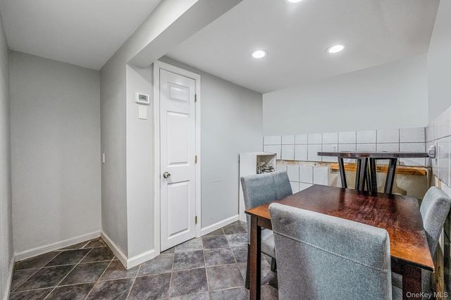 15 Macon Street, Lindenhurst, NY 11757