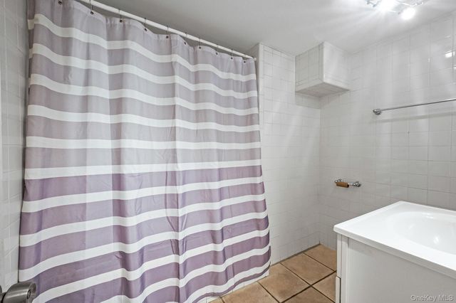 15 Macon Street, Lindenhurst, NY 11757