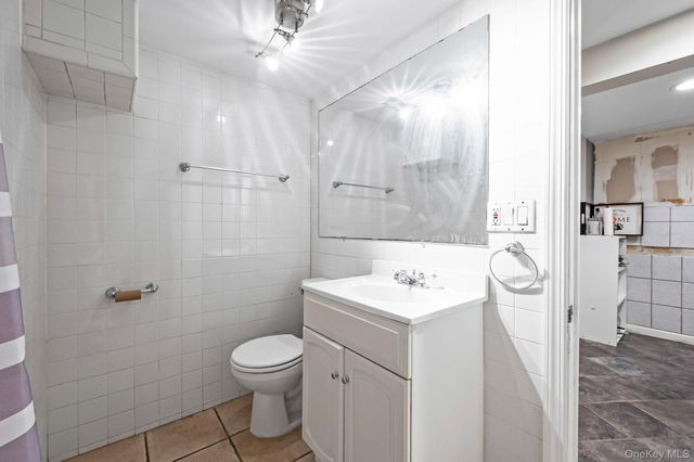 15 Macon Street, Lindenhurst, NY 11757