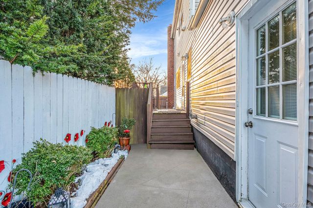 15 Macon Street, Lindenhurst, NY 11757