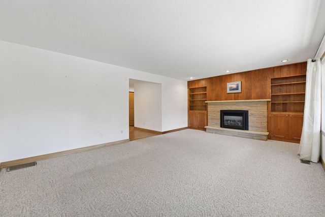 428 St Peter Avenue, Delano, MN 55328