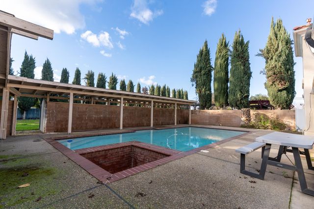 8067 E Belmont Avenue, Fresno, CA 93737