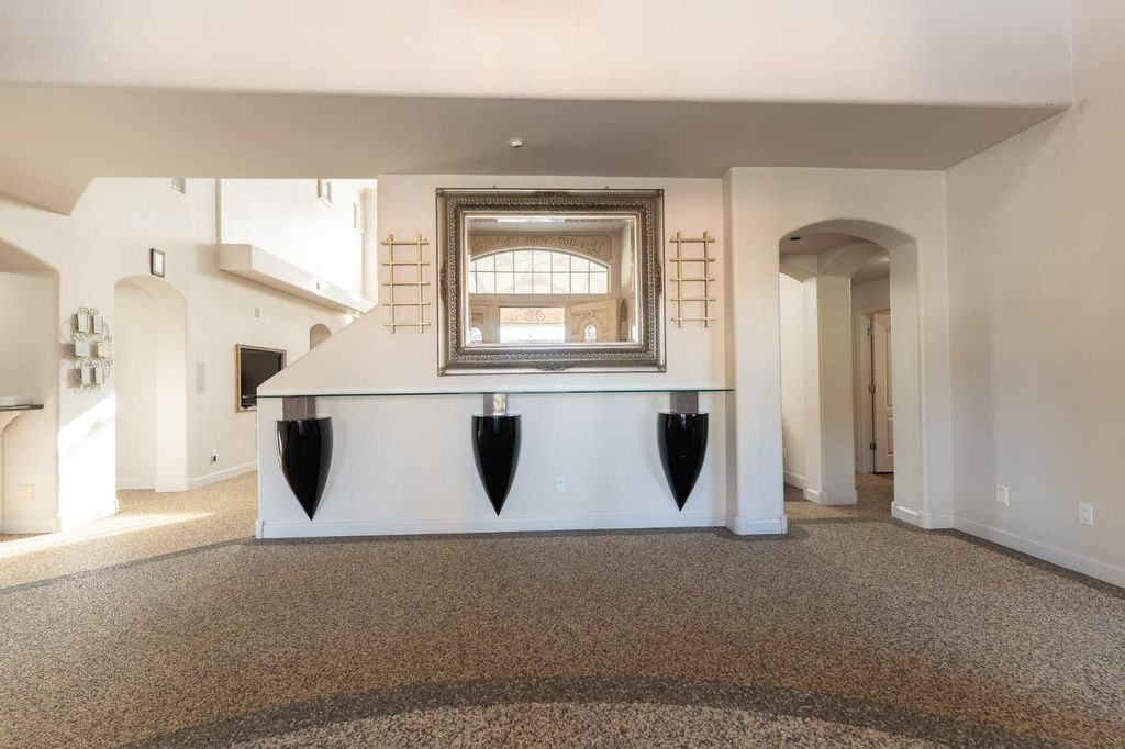 Image 14 of property listing at 8067 E Belmont Avenue, Fresno, CA 93737