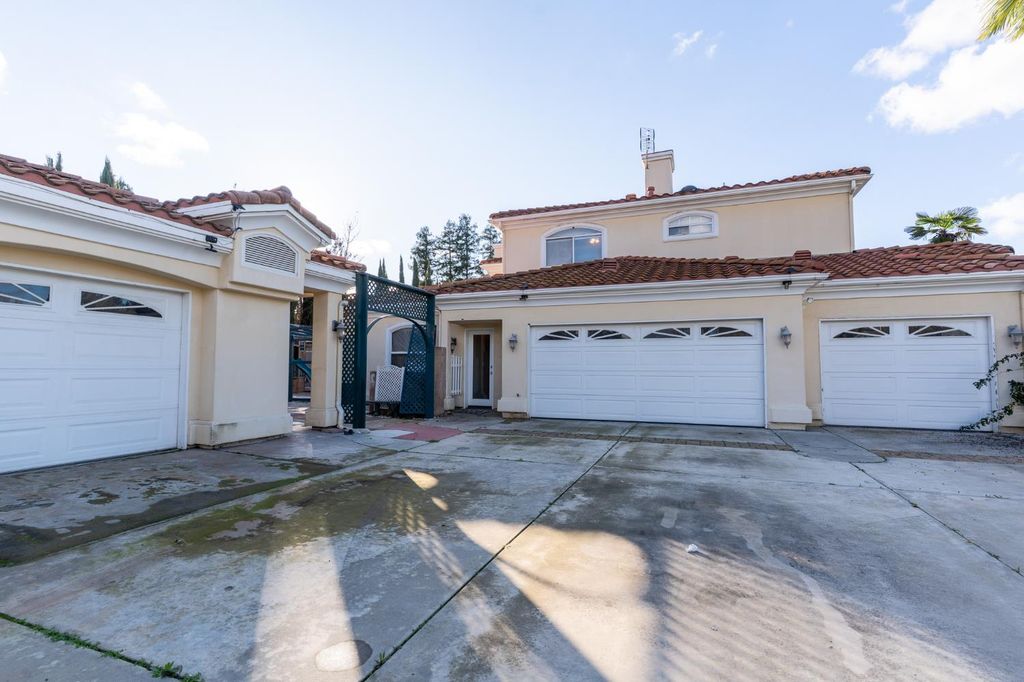 Image 18 of property listing at 8067 E Belmont Avenue, Fresno, CA 93737