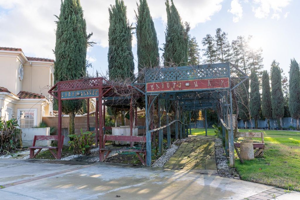 Image 23 of property listing at 8067 E Belmont Avenue, Fresno, CA 93737