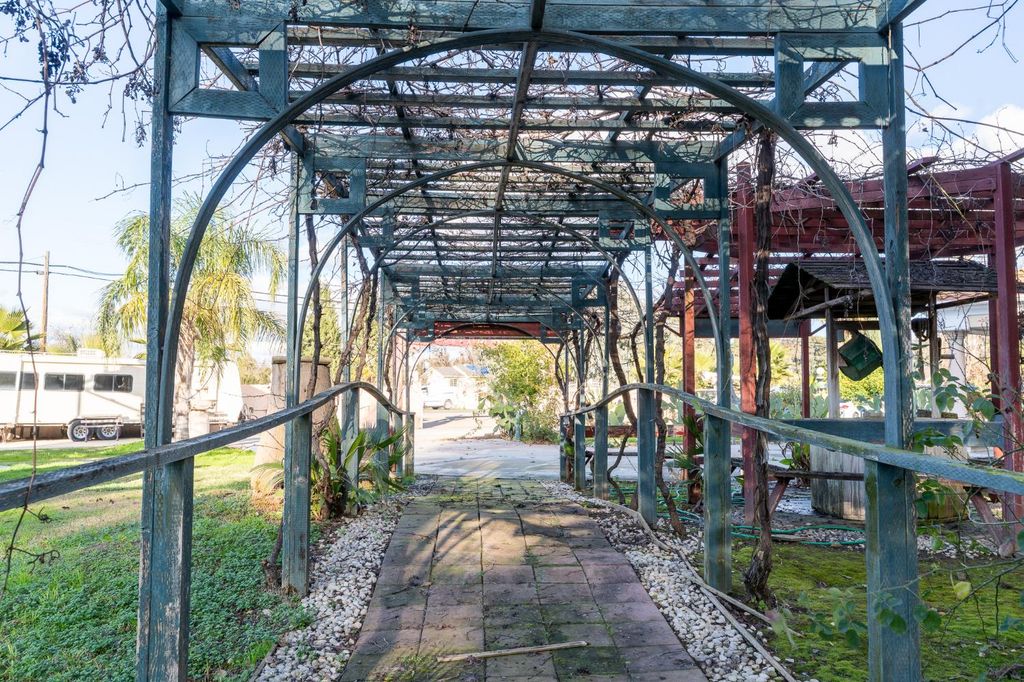 Image 24 of property listing at 8067 E Belmont Avenue, Fresno, CA 93737