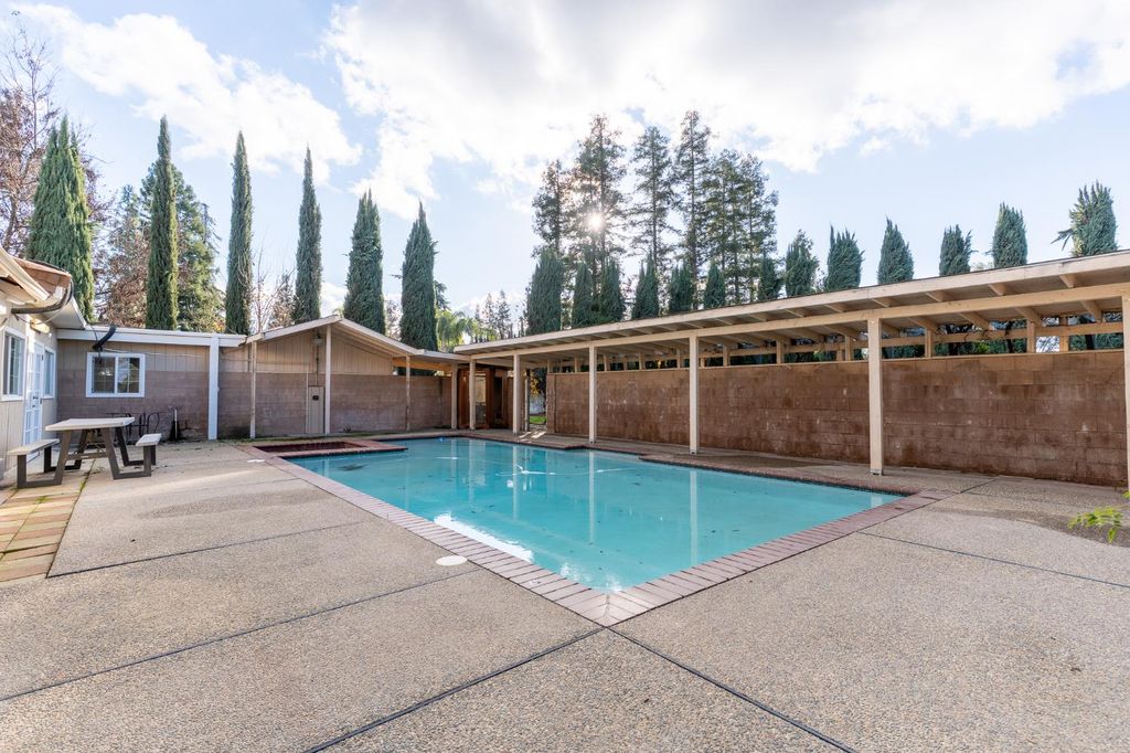 Image 28 of property listing at 8067 E Belmont Avenue, Fresno, CA 93737