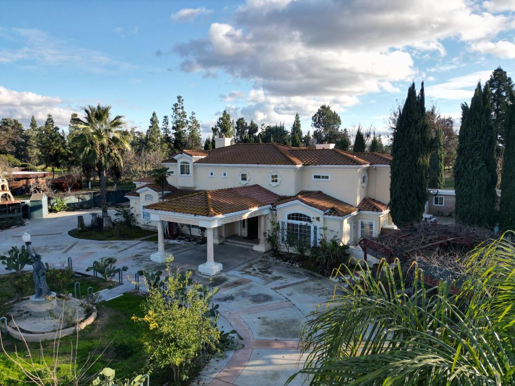 Image 3 of property listing at 8067 E Belmont Avenue, Fresno, CA 93737