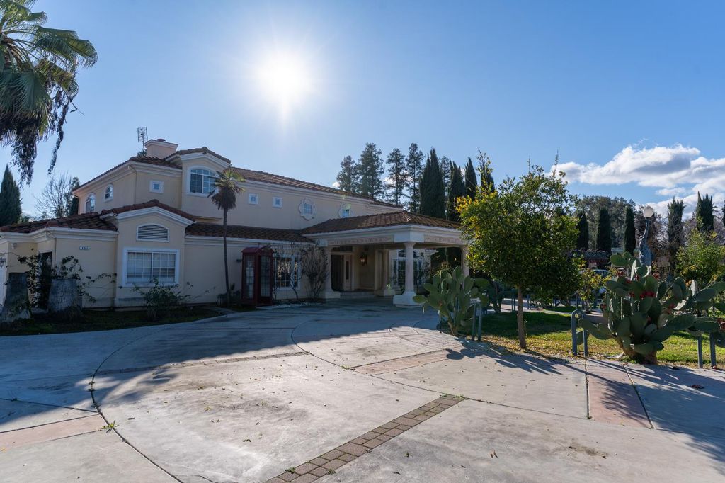 Image 4 of property listing at 8067 E Belmont Avenue, Fresno, CA 93737