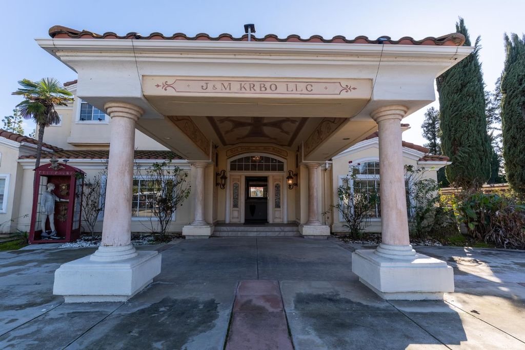 Image 5 of property listing at 8067 E Belmont Avenue, Fresno, CA 93737