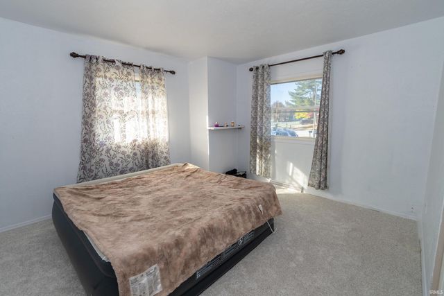 2734 Arrowhead Drive, South Bend, IN 46628