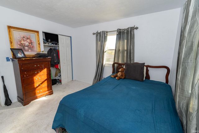 2734 Arrowhead Drive, South Bend, IN 46628